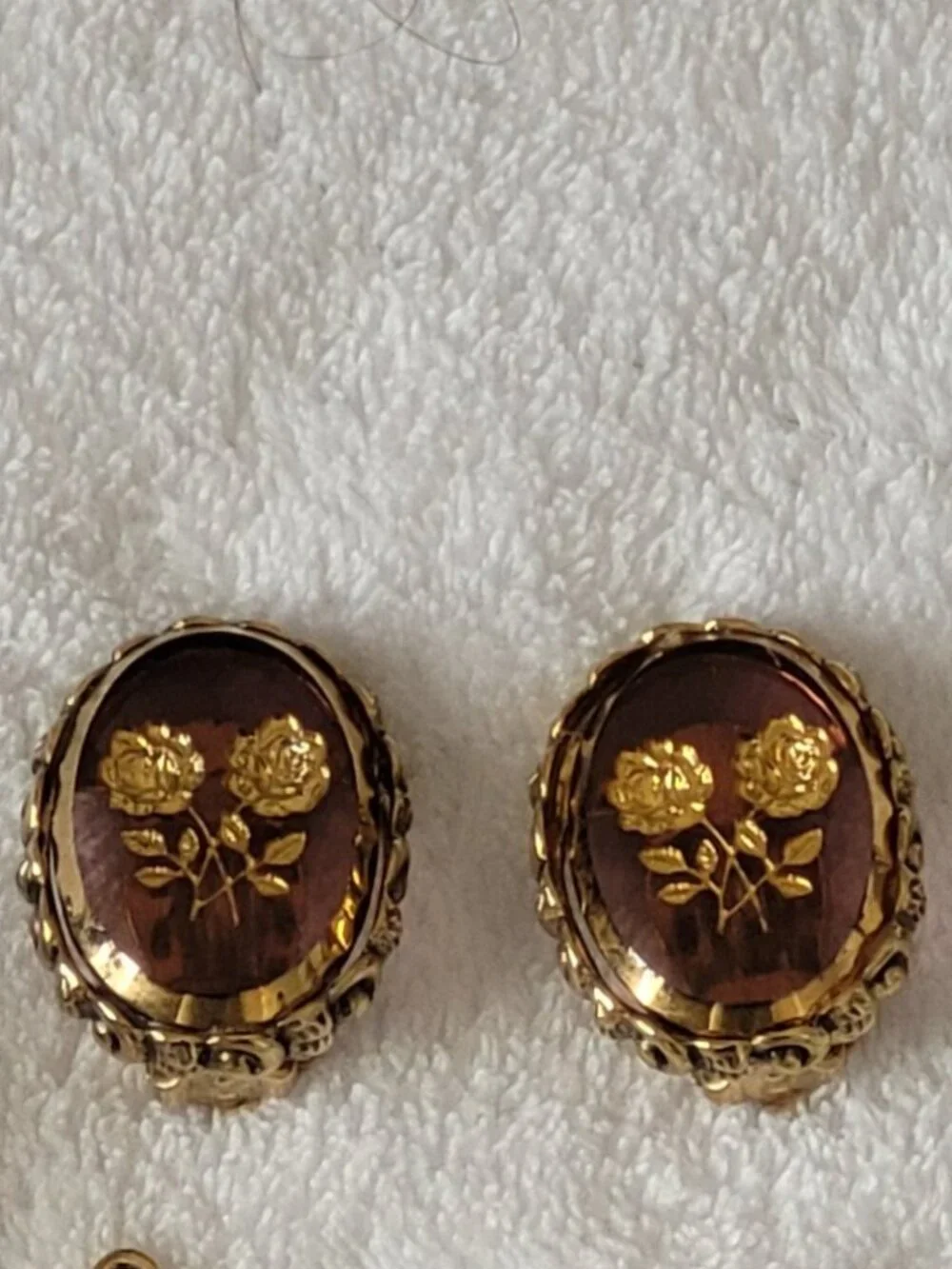 Whiting & Davis Intaglio Rose Earrings - Picture 3 of 4